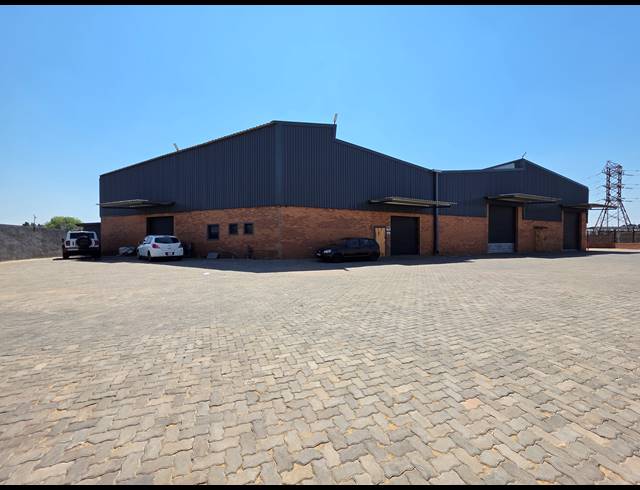 1,220M² WAREHOUSE TO LET IN ORMONDE
